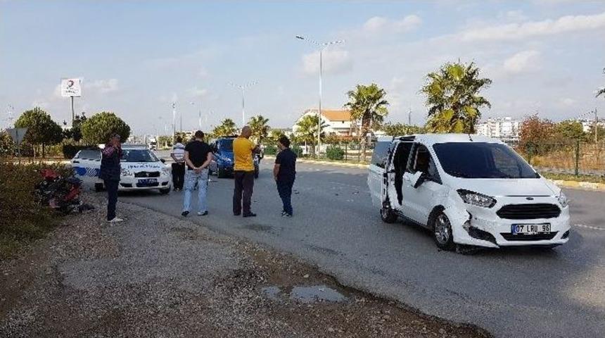Manavgat&rsquo;ta Trafik Kazası:1 Yaralı