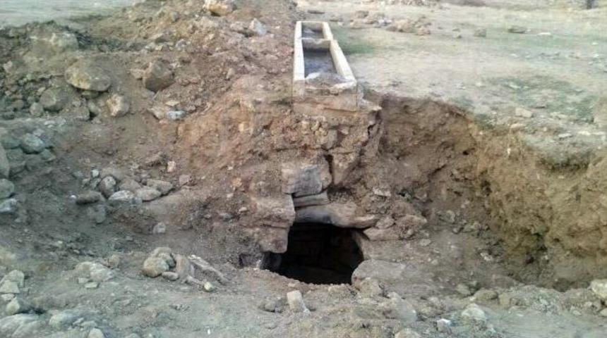 Konya&rsquo;da, Yunan Generale Ait Mezar Steli Ele Ge&ccedil;irildi