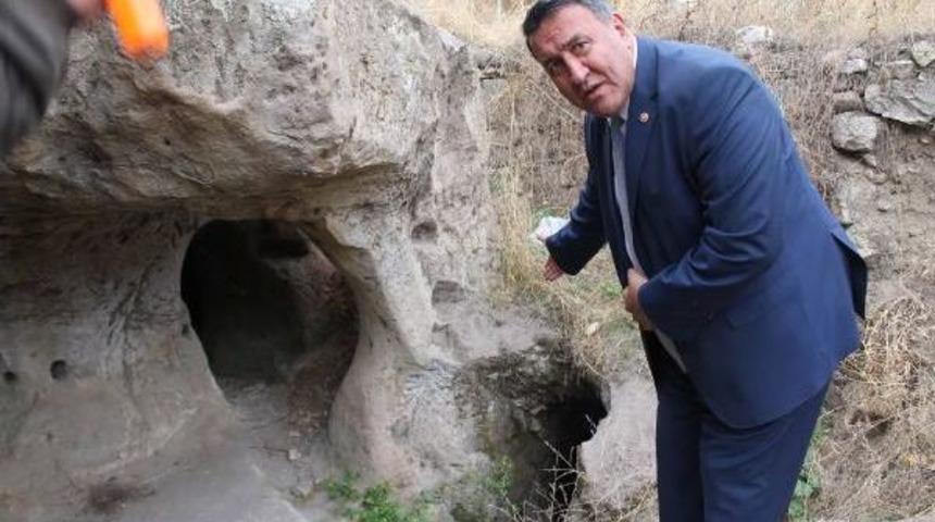 Niğde'deki Yeraltı Şehri &Ccedil;&ouml;k&uuml;yor