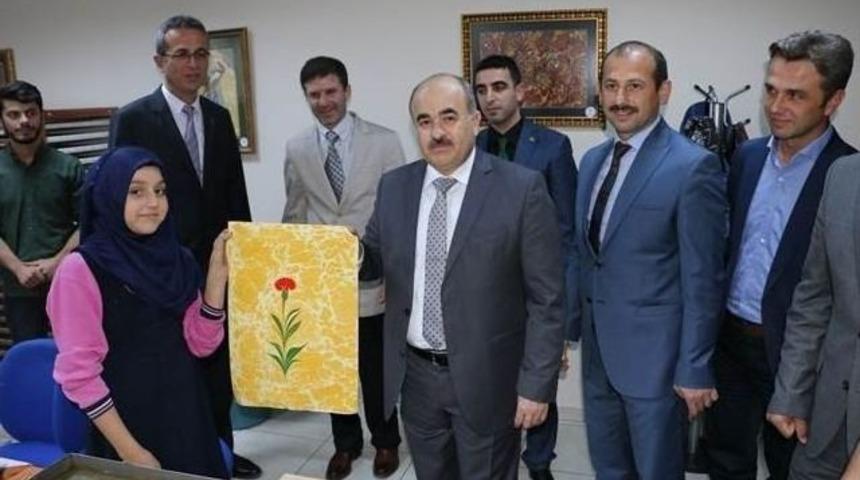 Vali Z&uuml;lkif Dağlı Gen&ccedil;lerle Bir Araya Geldi