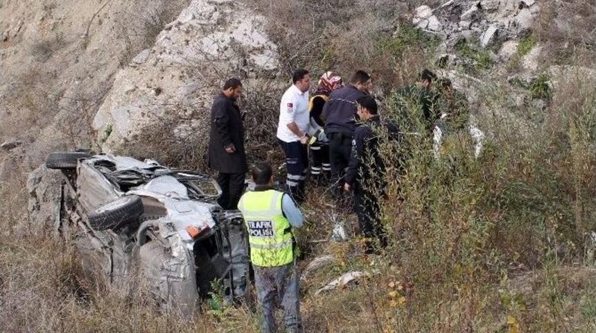 Tosya&rsquo;da Otomobil Dereye U&ccedil;tu: 1 Yaralı