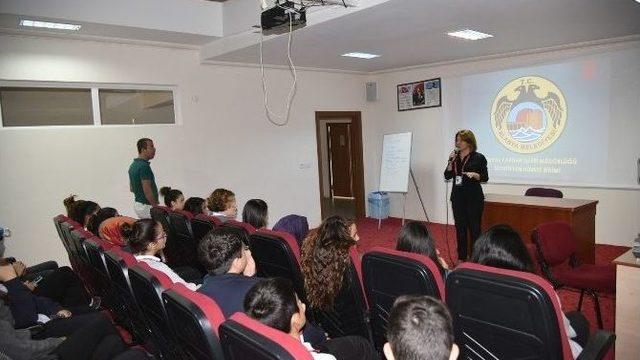 Alanya Belediyesi Öğrencileri Bilinçlendiriyor