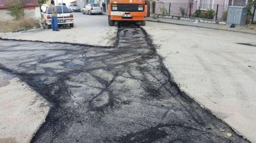 Bilecik&rsquo;te Bir&ccedil;ok Noktada Asfalt Yama &Ccedil;alışmaları Devam Ediyor