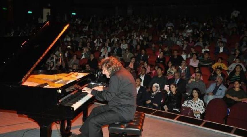 Piyanist Uğurlu, Resitali Ile Hayran Bıraktı