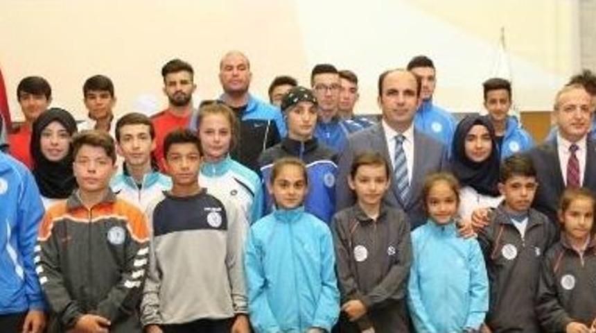 Sel&ccedil;uklu Belediyesi Spor Kul&uuml;b&uuml;&rsquo;n&uuml;n Başarılı Sporcuları &Ouml;d&uuml;llendirildi