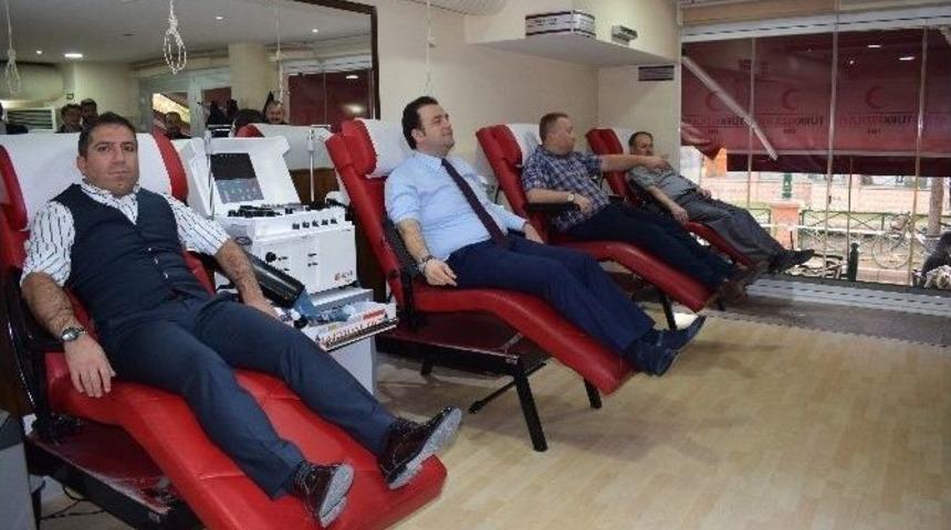 Ak Parti Tepebaşı İl&ccedil;e Başkanlığı&rsquo;ndan Kan Bağışı Kampanyasına Destek