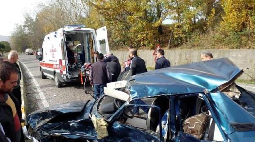 Tır'ın &Ccedil;arptığı Otomobilin S&uuml;r&uuml;c&uuml;s&uuml; &Ouml;ld&uuml;