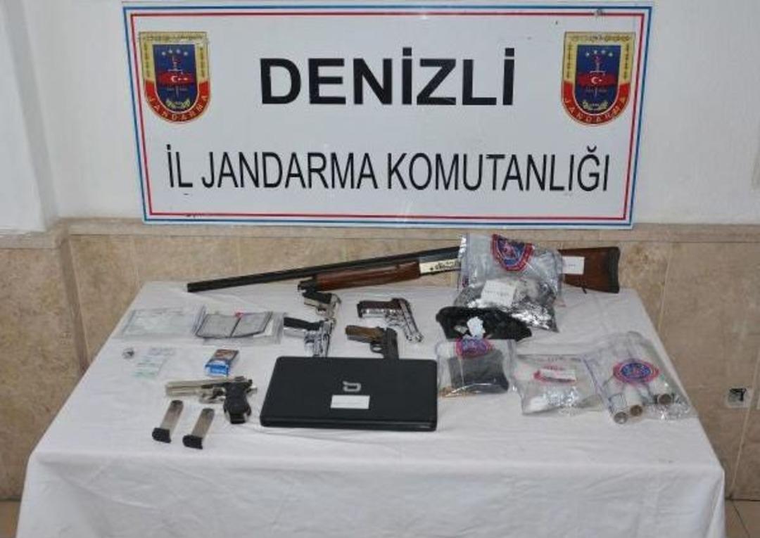 Honaz'da Uyuşturu Operasyonu: 7 G&ouml;zaltı