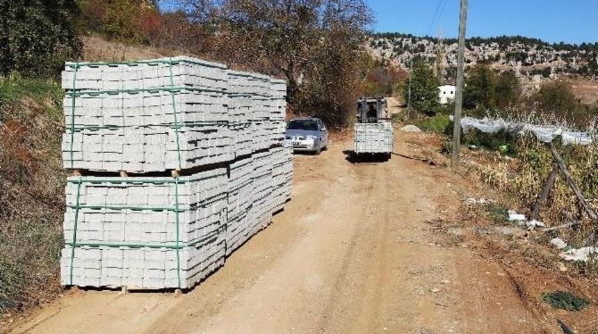 Erdemli Belediyesi, Yayla Yollarındaki Parke Yol &Ccedil;alışmasını S&uuml;rd&uuml;r&uuml;yor