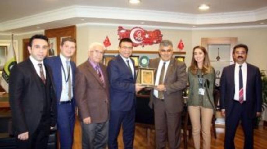 Ereğli Belediye Başkanı &Ouml;zg&uuml;ven&rsquo;den Medaş&rsquo;a Plaket