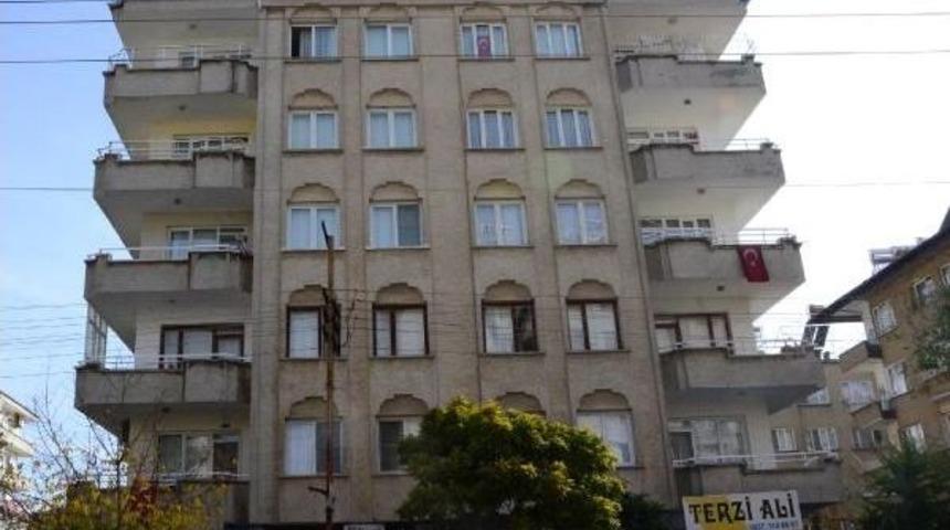Kendilerini Polis Olarak Tanıtıp, Suriyeli Işadamının 750 Bin Euro'sunu Aldılar