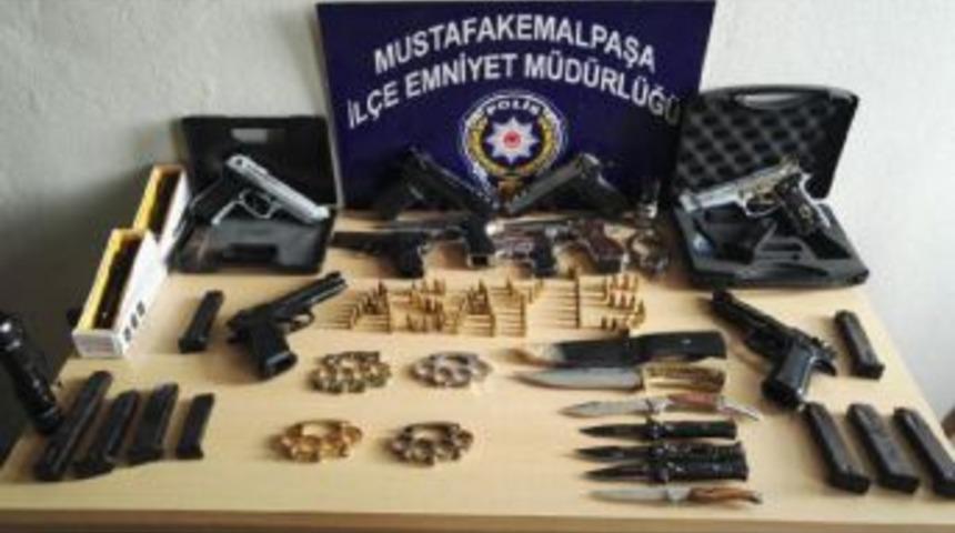 Mustafakemalpaşa&rsquo;Da 11 Tabanca Ele Ge&ccedil;irildi