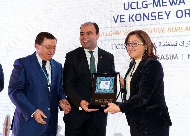 Gaziantep B&uuml;y&uuml;kşehir Belediye Başkanı Fatma Şahin: 1