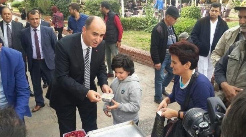 Efeler&rsquo;de Şehiri&ccedil;i Kooperatifi De&ouml;okrasi Şehitleri İ&ccedil;in Aşure Dağıttı