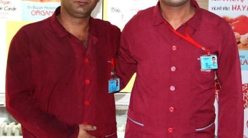 İş Arkadaşına B&ouml;breğini Bağışladı