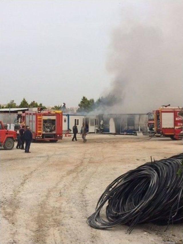 Şantiyede Yangın Çıktı: 1 Yaralı 1