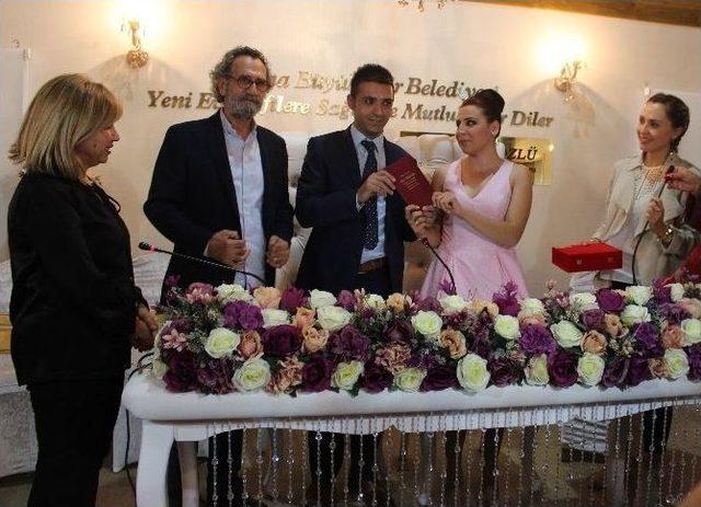 Ünlü Oyuncu Nikah Şahidi Oldu