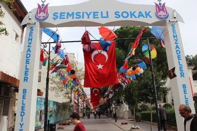 Şemsiyeli Sokağı Lodos Vurdu 1
