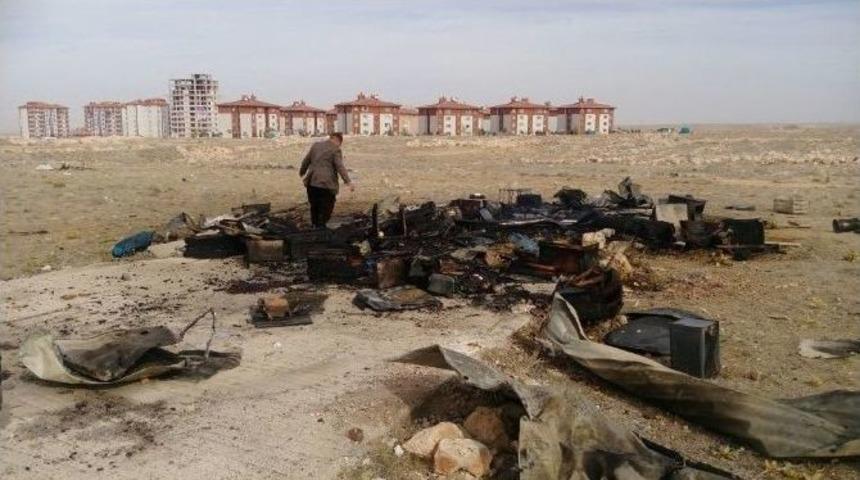 Karaman&rsquo;da İ&ccedil;inde Arı Kovanlarının Bulunduğu Baraka Yandı