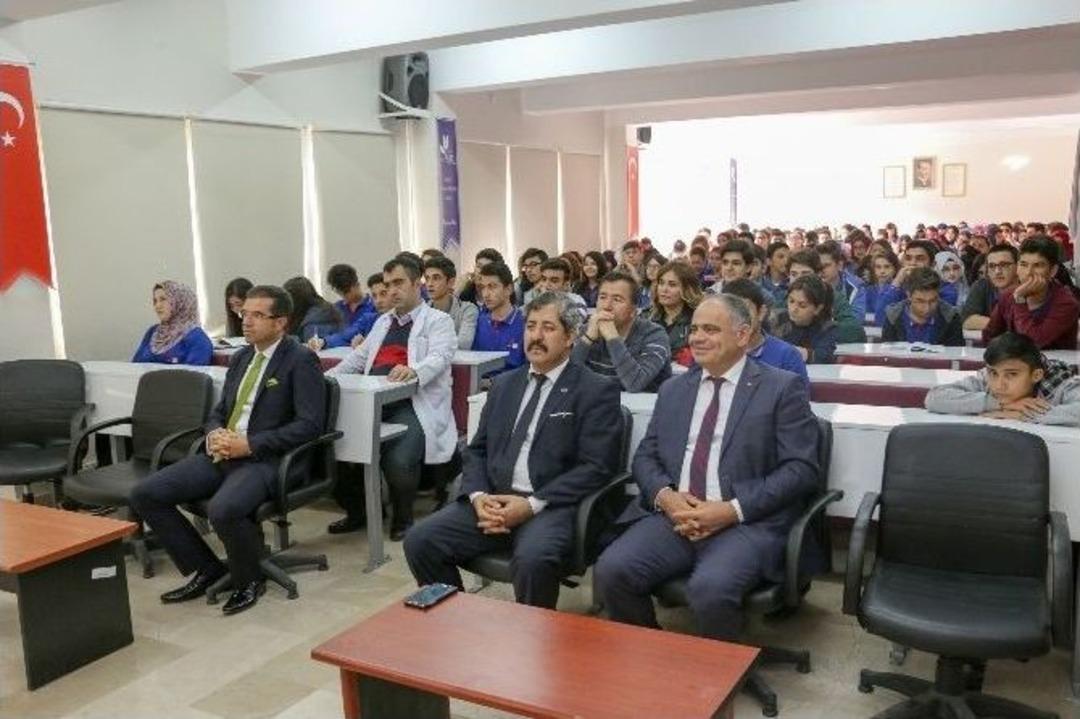Başkan &Ouml;zt&uuml;rk Lise &Ouml;ğrencilerine Belediyeciliği Anlattı