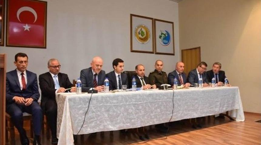 Vali Aktaş, Yenice&rsquo;de Muhtarlarla Bir Araya Geldi