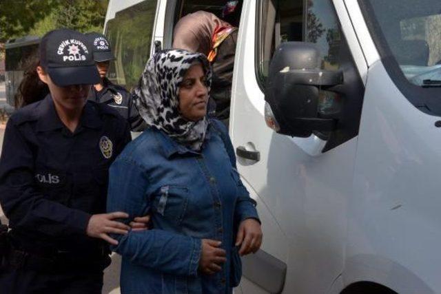 Adana'da Fetö Şüphelisi 14 Öğretmen Adliyeye Sevk Edildi