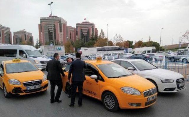 Ekonomi Bakanı Zeybekçi Trafik Nedeniyle Taksiye Binmek Zorunda Kaldı