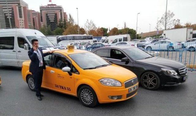 Ekonomi Bakanı Zeybekçi Trafik Nedeniyle Taksiye Binmek Zorunda Kaldı