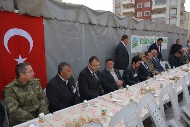 Vali Toprak Şehit Mustafa Yeli&rsquo;nin Mevlitine Katıldı 1