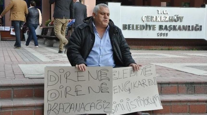 Eylemci Polisin Elini Isırdı