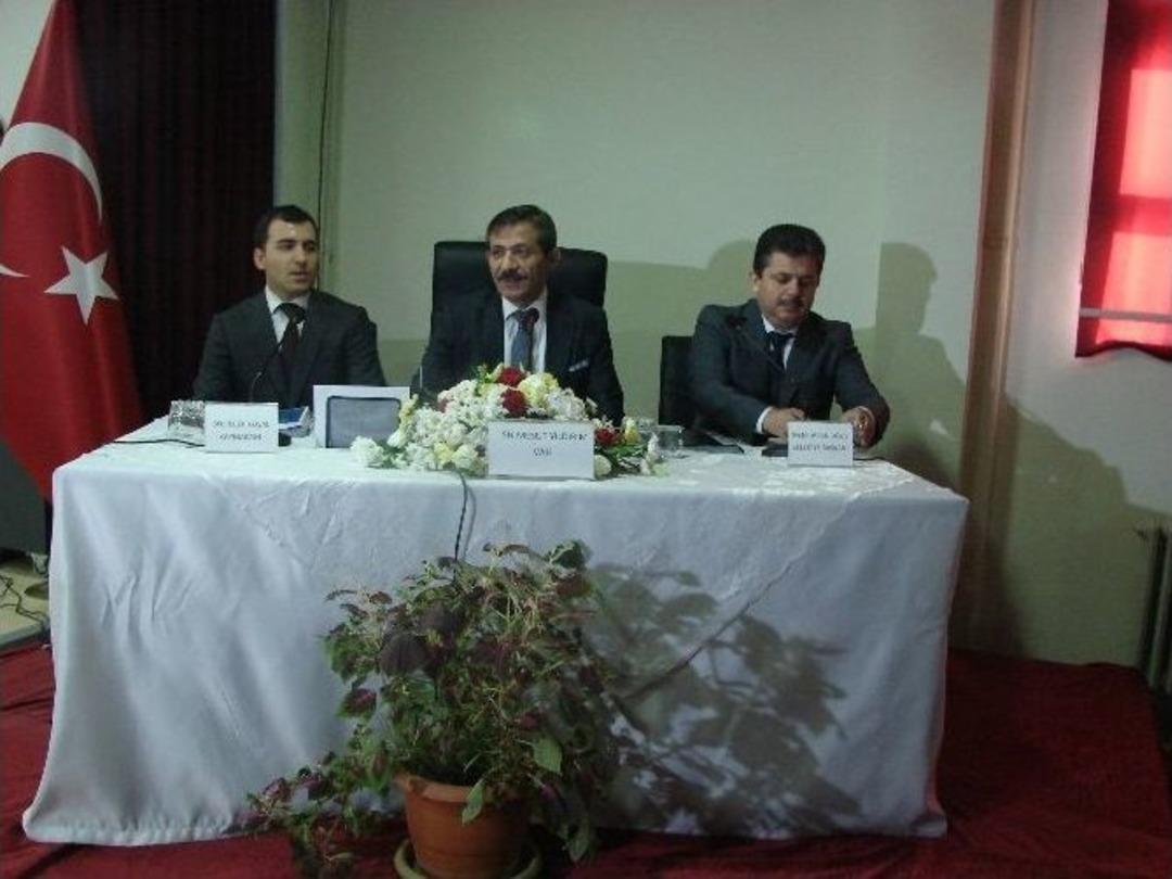 Vali Yıldırım, &ldquo;k&ouml;yl&uuml;m&uuml;z &Uuml;retmiyor&rdquo;