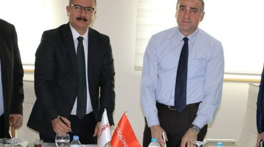 Medical Park Hastanesi İle Gaziantep Lisesi Mezunlar Derneği Sağlık Protokol&uuml; İmzaladı