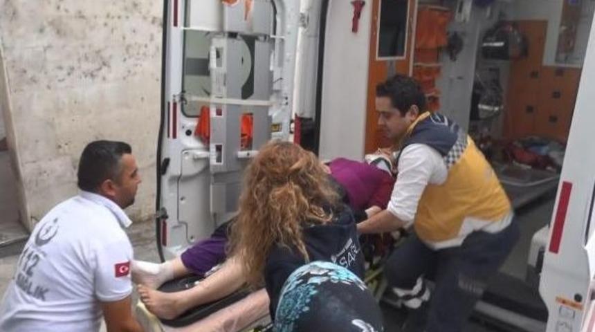 Edirne'de Şiddetli R&uuml;zgar &Ccedil;atıları U&ccedil;urdu: 5 Yaralı