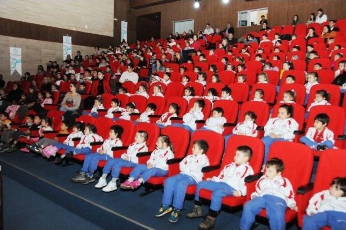 S&uuml;leymanpaşa &Ccedil;ocuk Kul&uuml;b&uuml; &Uuml;yeleri &ldquo;alaaddin&rsquo;in Lambası&rdquo; İle G&uuml;ld&uuml;