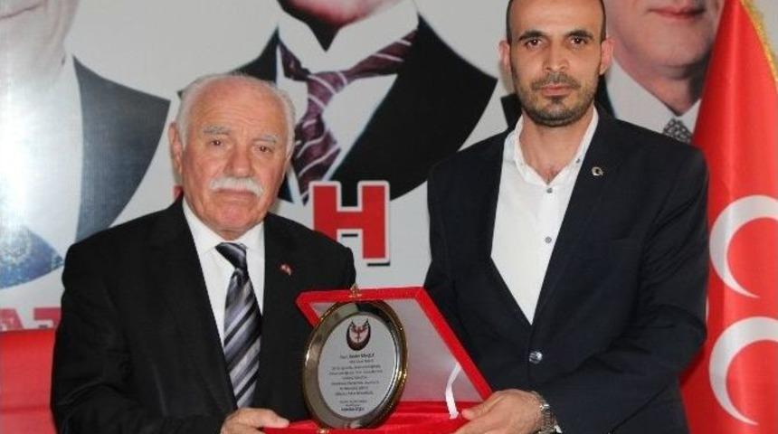 Malatya&rsquo;dan Devlet Bah&ccedil;eli&rsquo;ye 15 Temmuz Plaketi