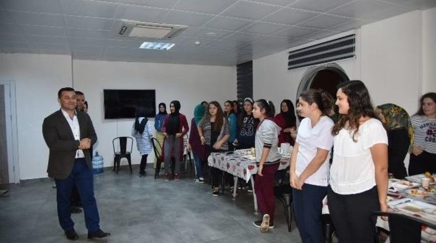 Başkan Y&uuml;cel Oba Kız &Ouml;ğrenci Yurdu&rsquo;nu Ziyaret Etti