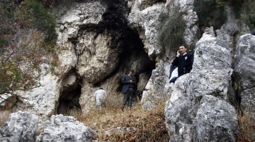 İzmir&rsquo;de Ormanda Yanmış Ceset Bulundu
