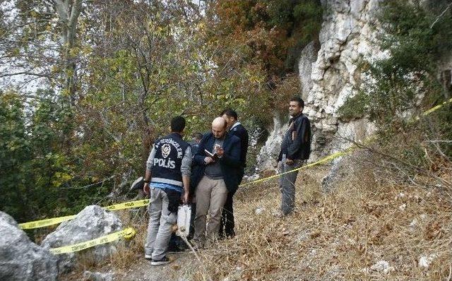 İzmir’de Ormanda Yanmış Ceset Bulundu