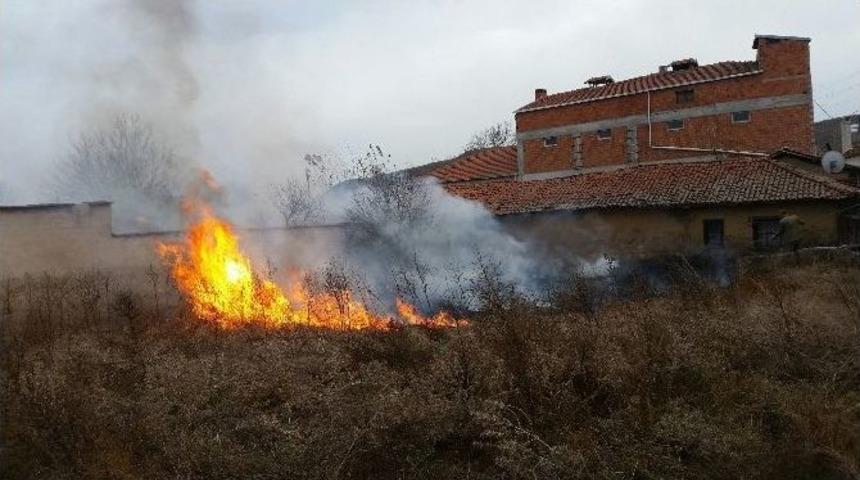 Kuvvetli Fırtına Yangın &Ccedil;ıkardı