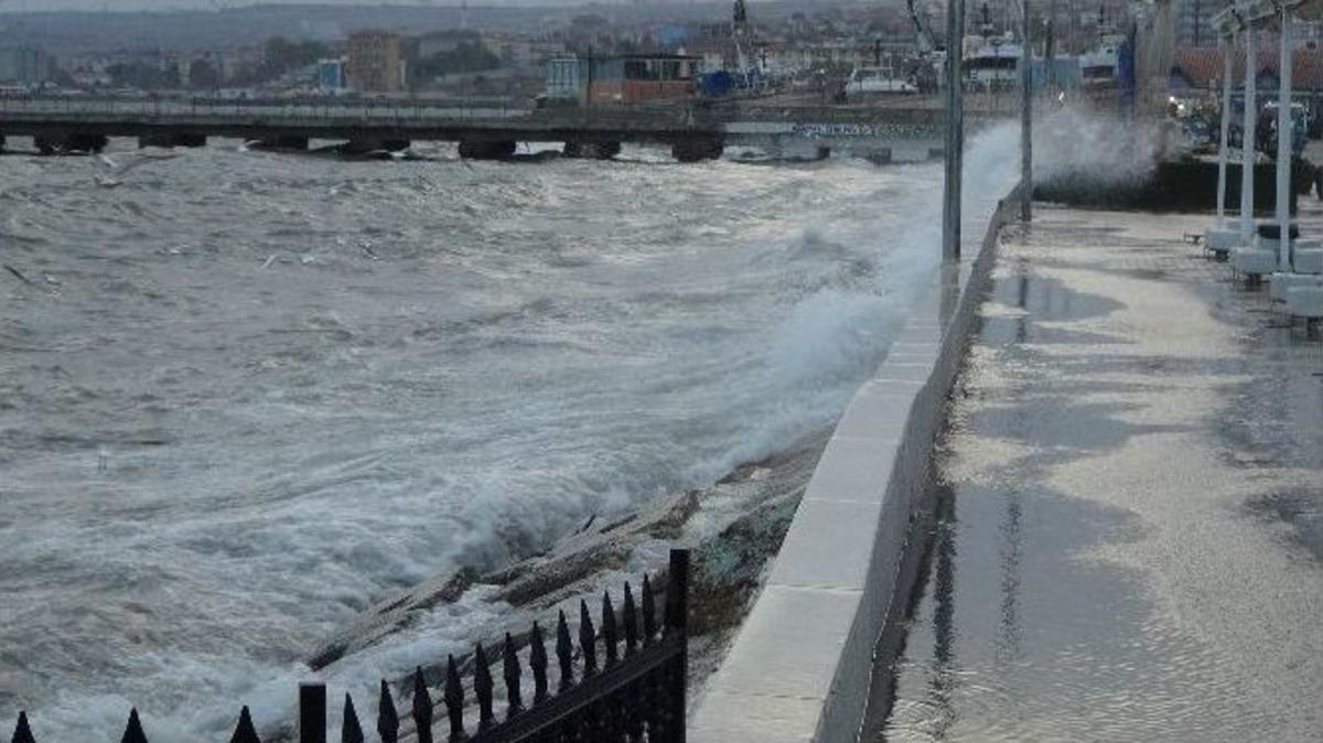 Lodos Marmara Denizi&rsquo;nde Ulaşımı Olumsuz Etkiledi