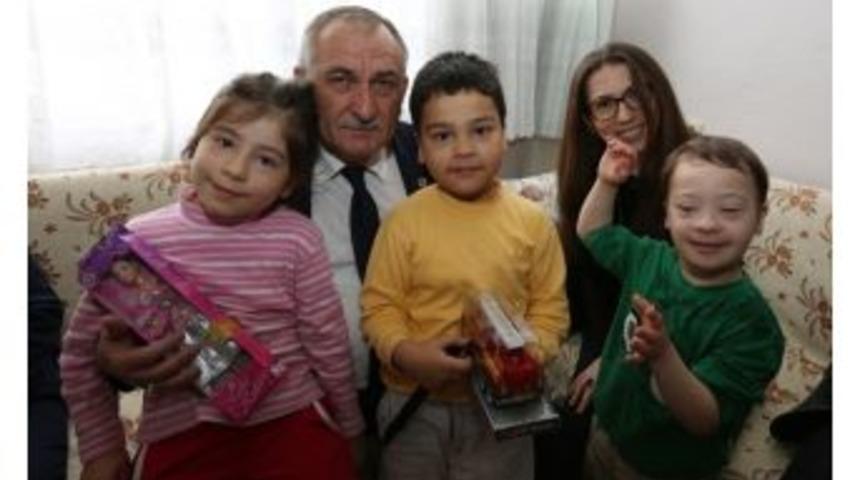 &Ccedil;ocuklarıyla Yaşam M&uuml;cadelesi Veren Kadına Başkan&rsquo;dan Yardım Eli