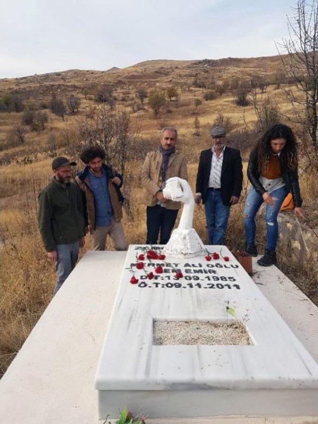 Ölümünün 5 inci Yılında Cem Emir Ve Sebahattin Yılmaz Mezarları Başında Anıldı 1