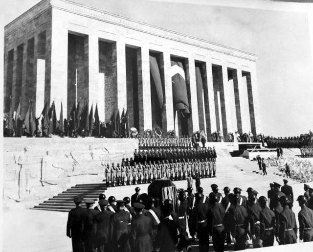 Marmaris Belediyesi nin Arşivinden Ata nın Naaşının Anıtkabir e Nakil Fotoğrafları 2