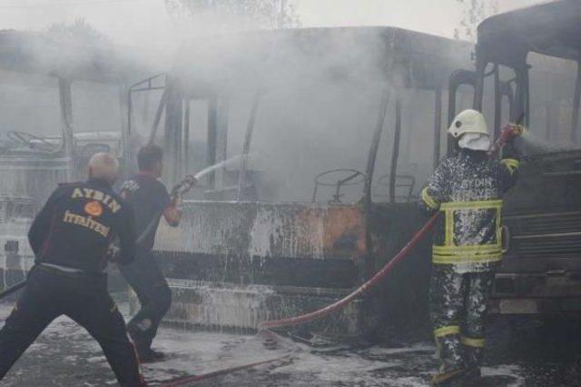 Belediye Deposundaki Hurda Araçlar Yandı