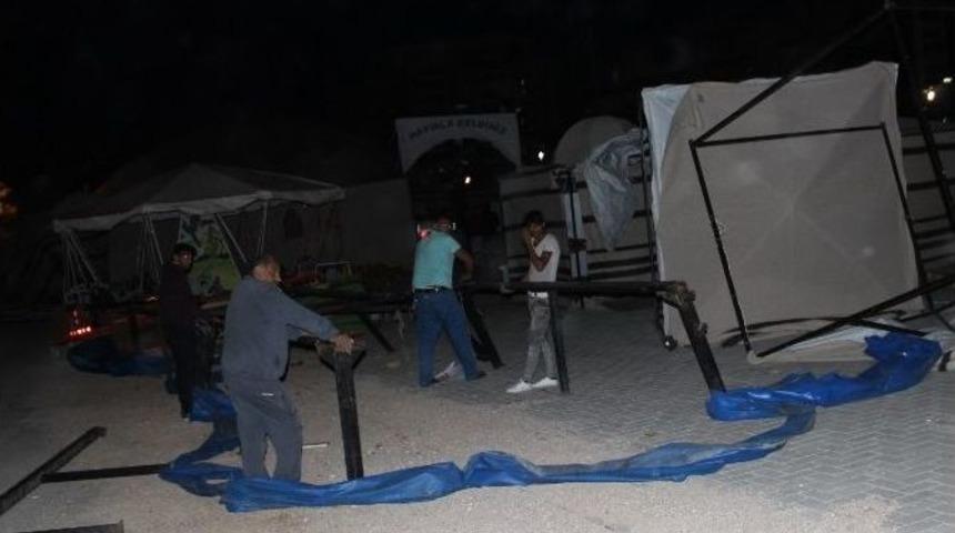 (&ouml;zel Haber) Manisa&rsquo;da Şiddetli Lodos &Ccedil;adırları U&ccedil;urdu