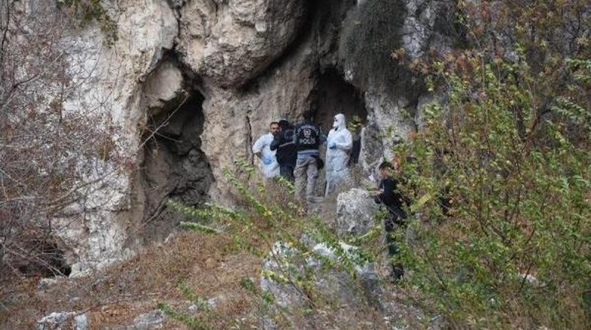 Madde Bağımlısı Gencin, Bir B&ouml;l&uuml;m&uuml; Yanmış Cesedi Bulundu