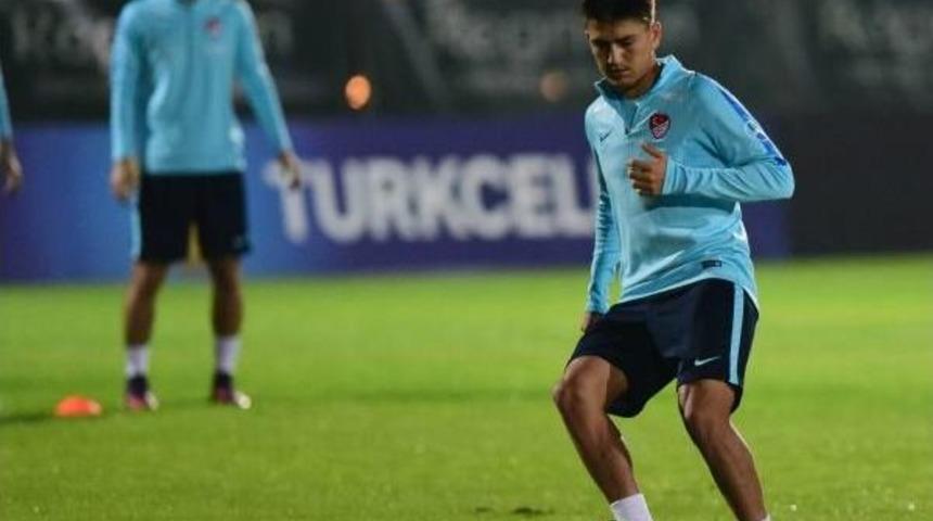 A Milliler Şut &Ccedil;alıştı