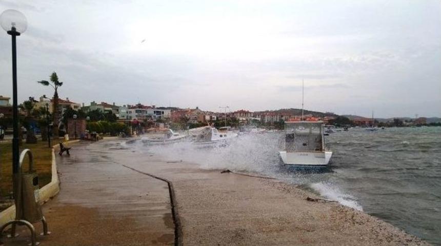 Ayvalık&rsquo;ta Lodos Fırtınası