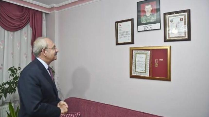 Kılı&ccedil;daroğlu Şehit Ailesini Ziyaret Etti