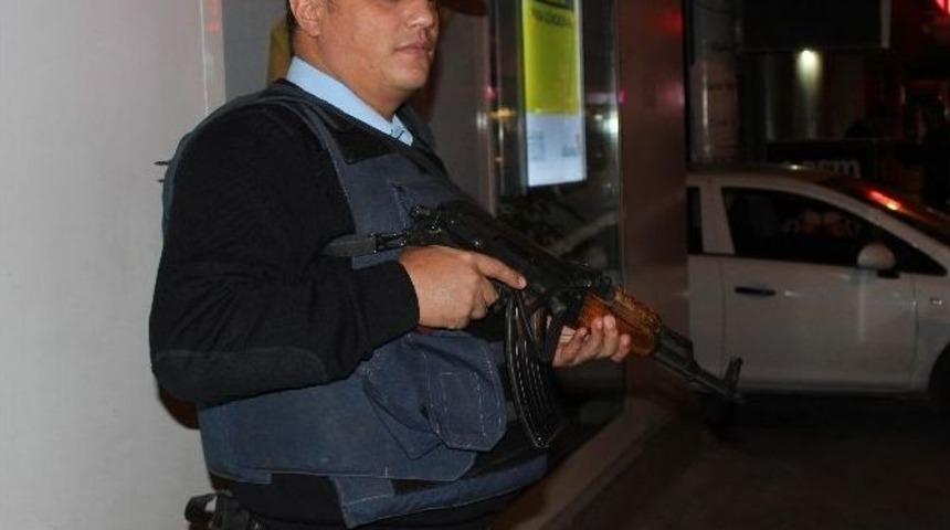 Adana&rsquo;da 300 Polisle Bar Ve Gece Kul&uuml;plerine Asayiş Uygulaması
